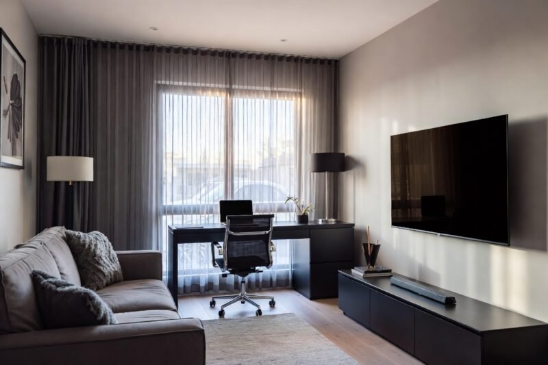 A Seasonal Shopping Guide to the Best Deals on Big-Ticket Items